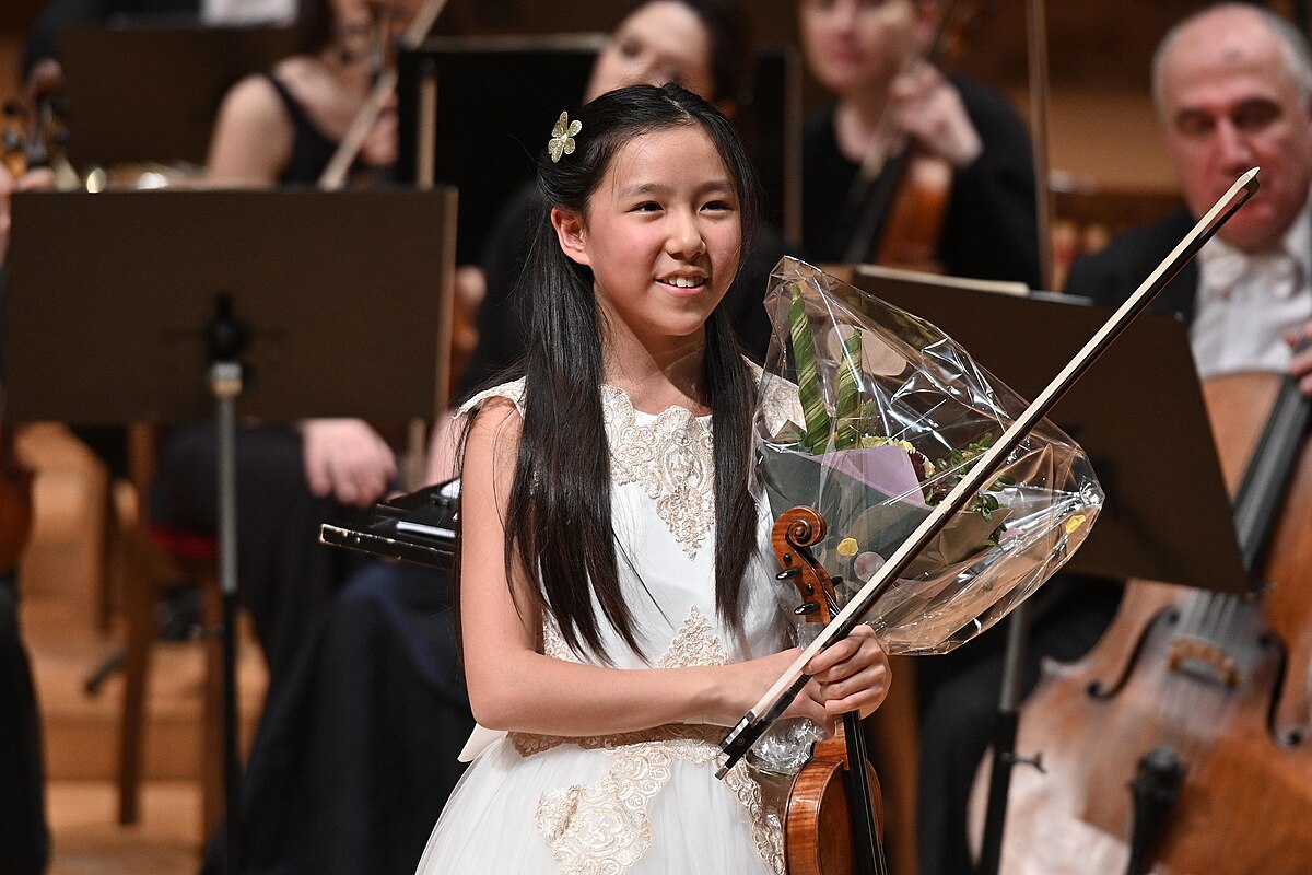 Leia Zhu performing with the Mariinsky Orchestra at the Mariinsky Theatre, 2019. CC BY-SA 4.0